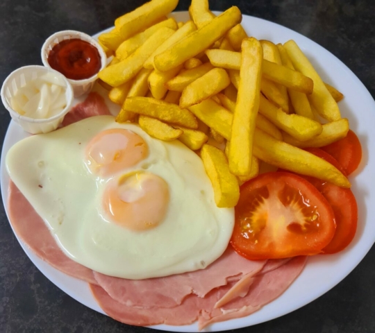 Ham, egg and chips